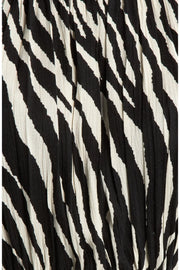 Black Zebra Crop